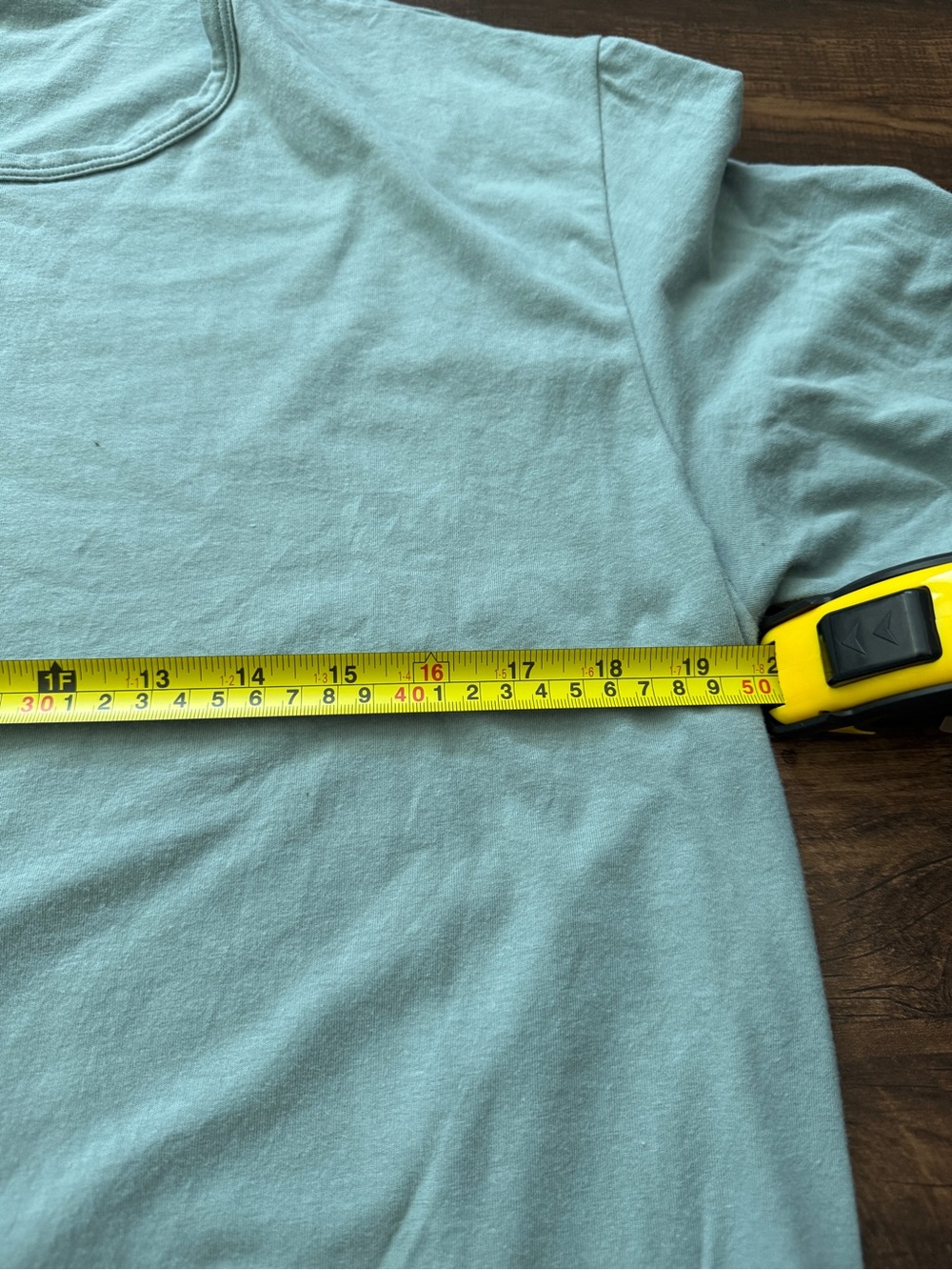 ALO Yoga Essential Short Sleeve Street Athletic Tee - Picture 5 of 6